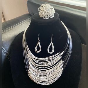 NWT. Hand made Artisanal Mexican beautiful 3 pcs necklace